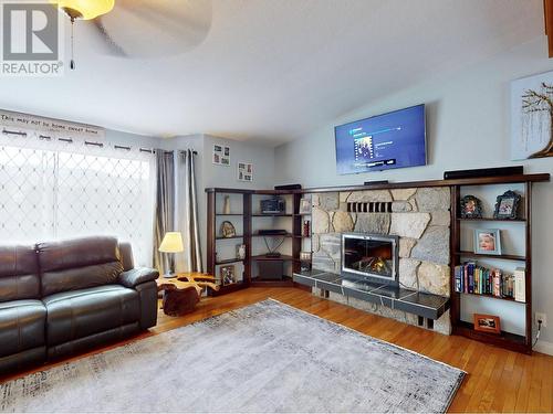 6806 97Th Street, Osoyoos, BC - Indoor Photo Showing Living Room With Fireplace