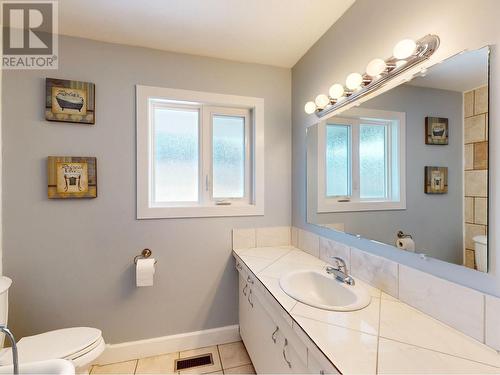 6806 97Th Street, Osoyoos, BC - Indoor Photo Showing Bathroom