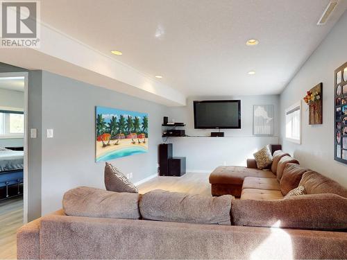 6806 97Th Street, Osoyoos, BC - Indoor Photo Showing Living Room