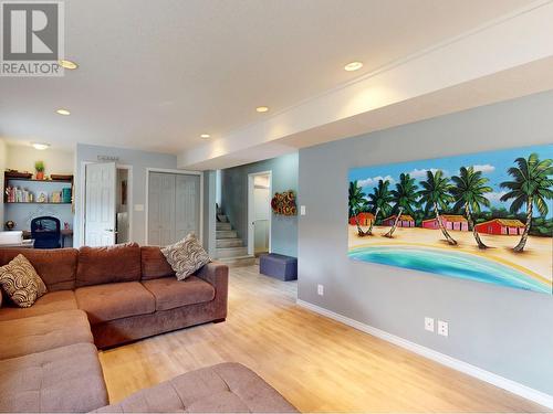 6806 97Th Street, Osoyoos, BC - Indoor Photo Showing Living Room