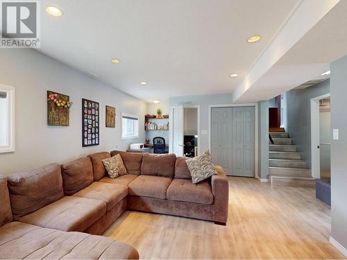 6806 97Th Street, Osoyoos, BC - Indoor Photo Showing Living Room