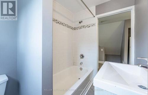 3 - 207 Fairleigh Avenue S, Hamilton (St. Clair), ON - Indoor Photo Showing Bathroom