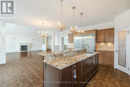 339 Highland Road E, Hamilton (Stoney Creek Mountain), ON - Indoor Photo Showing Kitchen With Upgraded Kitchen