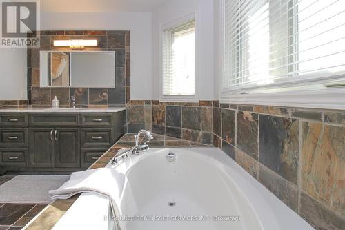 260 O'Dette Road, Peterborough (Monaghan), ON - Indoor Photo Showing Bathroom