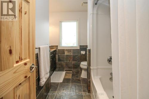 260 O'Dette Road, Peterborough (Monaghan), ON - Indoor Photo Showing Bathroom