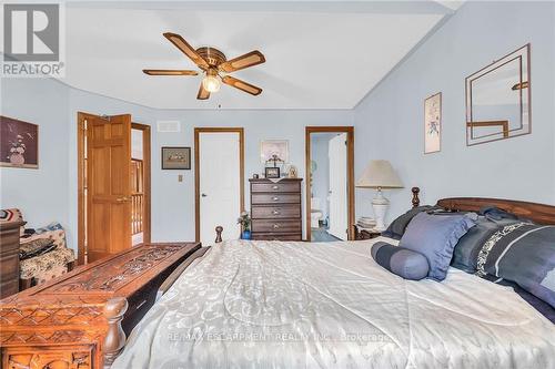 4916 Thirty Road, Lincoln, ON - Indoor Photo Showing Bedroom