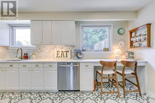 5010 Brady Avenue, Burlington (Appleby), ON - Indoor Photo Showing Kitchen