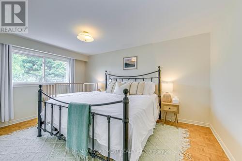 5010 Brady Avenue, Burlington (Appleby), ON - Indoor Photo Showing Bedroom