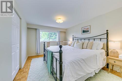 5010 Brady Avenue, Burlington (Appleby), ON - Indoor Photo Showing Bedroom