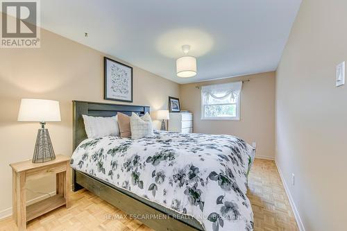 5010 Brady Avenue, Burlington (Appleby), ON - Indoor Photo Showing Bedroom