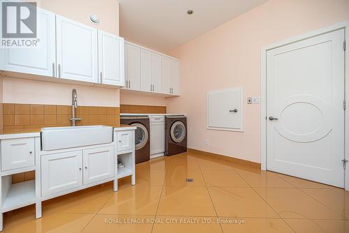 35 Daymond Drive, Puslinch, ON - Indoor Photo Showing Laundry Room