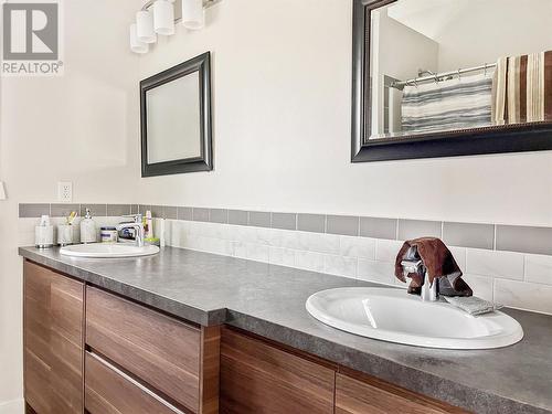 1473 Duncan Avenue, Penticton, BC - Indoor Photo Showing Bathroom