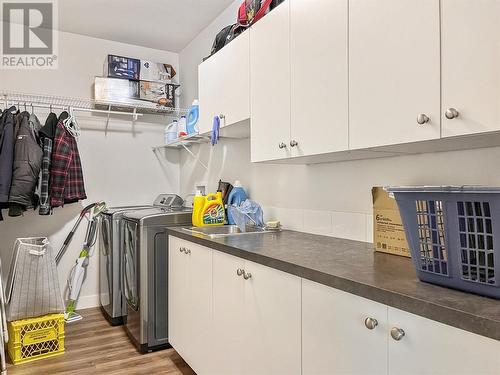 1473 Duncan Avenue, Penticton, BC - Indoor Photo Showing Laundry Room