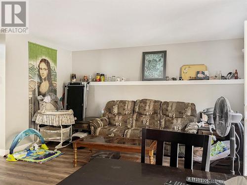 1473 Duncan Avenue, Penticton, BC - Indoor Photo Showing Living Room