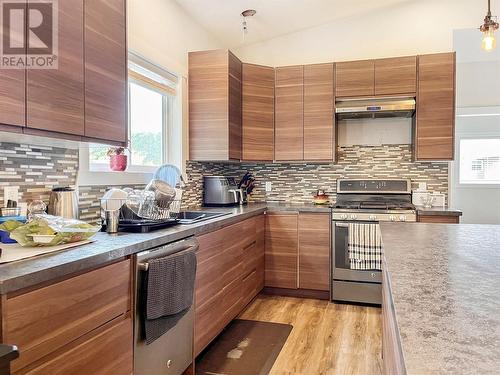 1473 Duncan Avenue, Penticton, BC - Indoor Photo Showing Kitchen With Double Sink