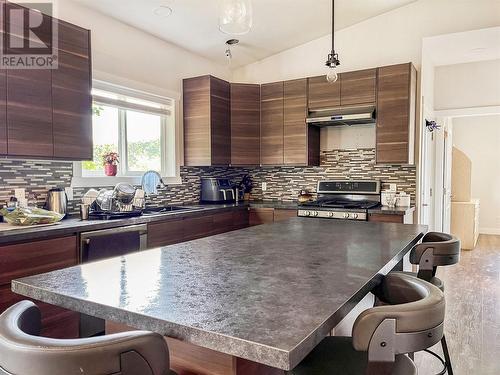 1473 Duncan Avenue, Penticton, BC - Indoor Photo Showing Kitchen With Double Sink With Upgraded Kitchen