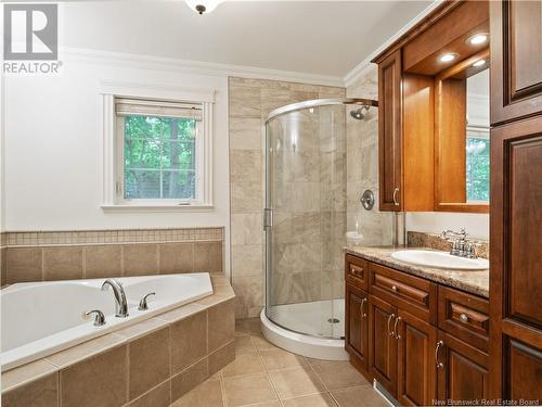 47 Gillespie, Dieppe, NB - Indoor Photo Showing Bathroom