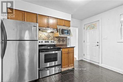 122 Highbury Avenue N, London, ON - Indoor Photo Showing Kitchen