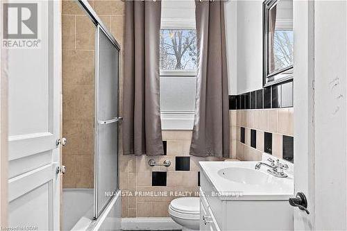 122 Highbury Avenue N, London, ON - Indoor Photo Showing Bathroom