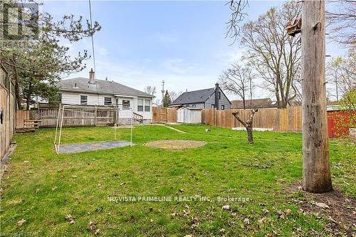 122 Highbury Avenue N, London, ON - Outdoor With Backyard