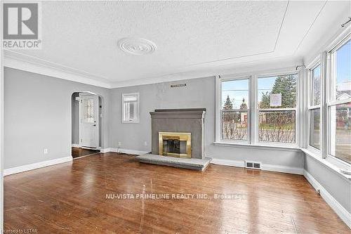 122 Highbury Avenue N, London, ON - Indoor Photo Showing Living Room With Fireplace