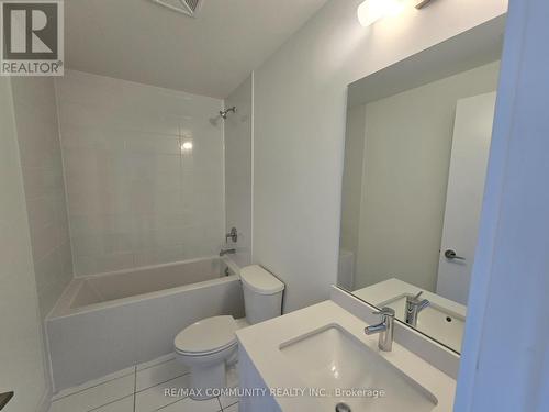 727 - 2 David Eyer Road, Richmond Hill, ON - Indoor Photo Showing Bathroom