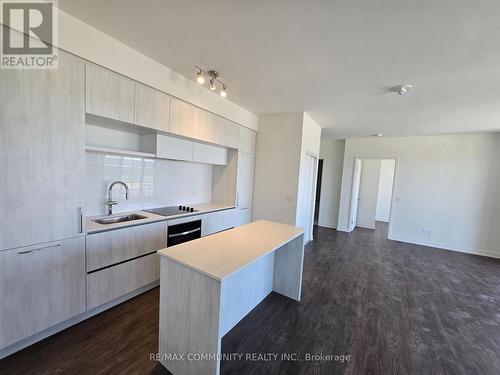 727 - 2 David Eyer Road, Richmond Hill, ON - Indoor Photo Showing Kitchen