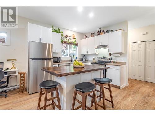 515 Francis Avenue Unit# 3, Kelowna, BC - Indoor Photo Showing Kitchen