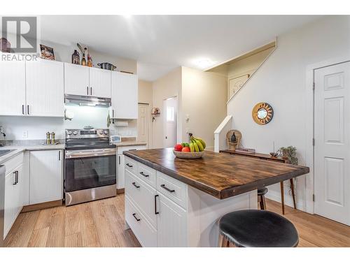 515 Francis Avenue Unit# 3, Kelowna, BC - Indoor Photo Showing Kitchen