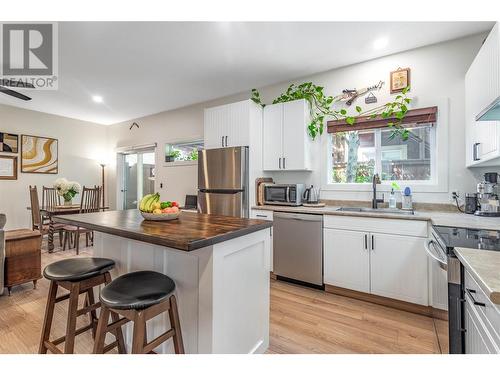 515 Francis Avenue Unit# 3, Kelowna, BC - Indoor Photo Showing Kitchen With Upgraded Kitchen