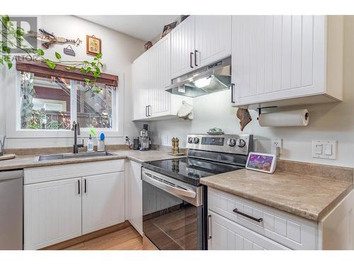 515 Francis Avenue Unit# 3, Kelowna, BC - Indoor Photo Showing Kitchen