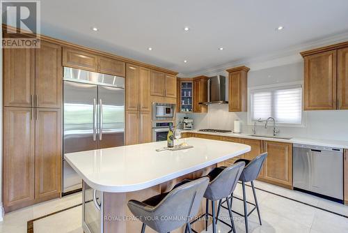 136 Lebovic Campus Drive, Vaughan, ON - Indoor Photo Showing Kitchen