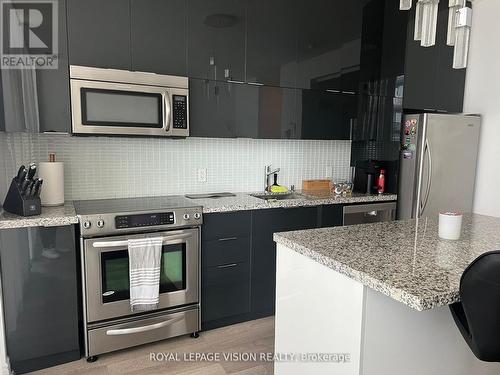 426 - 80 Marine Parade Drive, Toronto (Mimico), ON - Indoor Photo Showing Kitchen With Upgraded Kitchen