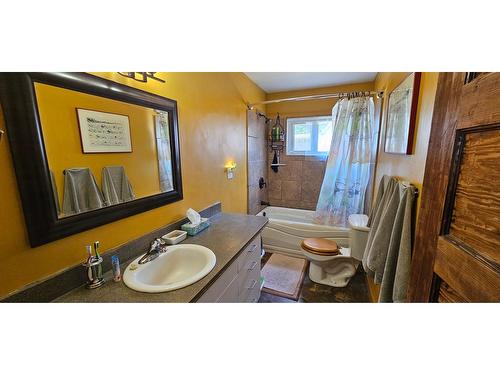 215 Moyie Street, Kimberley, BC - Indoor Photo Showing Bathroom