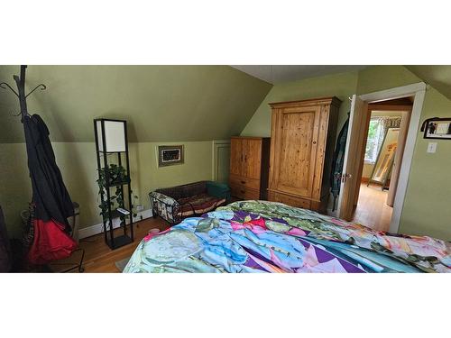 215 Moyie Street, Kimberley, BC - Indoor Photo Showing Bedroom