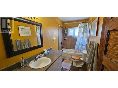 215 Moyie Street, Kimberley, BC - Indoor Photo Showing Bathroom