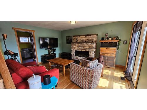 215 Moyie Street, Kimberley, BC - Indoor Photo Showing Living Room With Fireplace