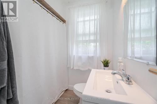 2149 Caroline Street, Burlington (Brant), ON - Indoor Photo Showing Bathroom