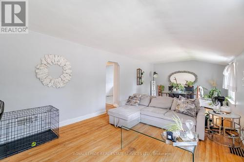 2149 Caroline Street, Burlington (Brant), ON - Indoor Photo Showing Living Room