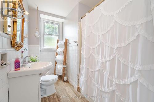 2149 Caroline Street, Burlington (Brant), ON - Indoor Photo Showing Bathroom