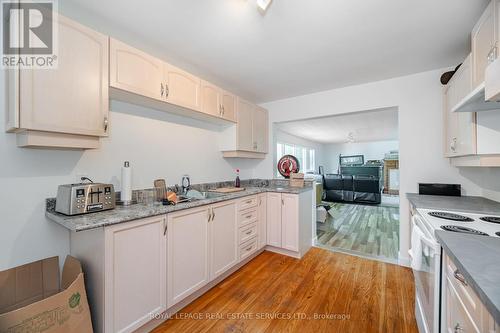 2149 Caroline Street, Burlington (Brant), ON - Indoor Photo Showing Kitchen