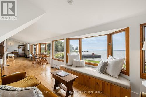 89 Waldo'S Way Lane, Frontenac Islands (The Islands), ON - Indoor Photo Showing Living Room