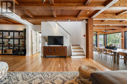 89 Waldo'S Way Lane, Frontenac Islands (The Islands), ON - Indoor Photo Showing Living Room