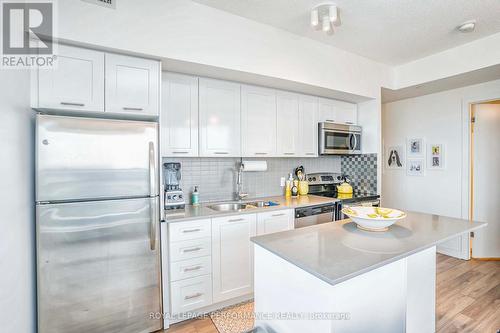 901 - 2212 Lake Shore Boulevard W, Toronto (Mimico), ON - Indoor Photo Showing Kitchen With Upgraded Kitchen