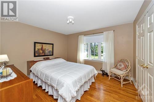 6923 Lakes Park Drive, Greely, ON - Indoor Photo Showing Bedroom