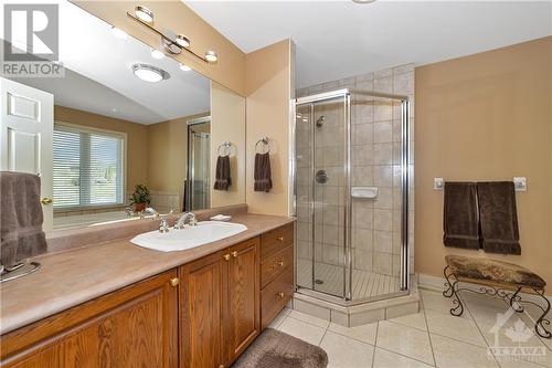 6923 Lakes Park Drive, Greely, ON - Indoor Photo Showing Bathroom