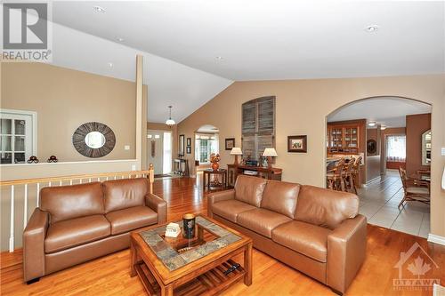 6923 Lakes Park Drive, Greely, ON - Indoor Photo Showing Living Room