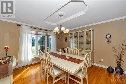 6923 Lakes Park Drive, Greely, ON - Indoor Photo Showing Dining Room