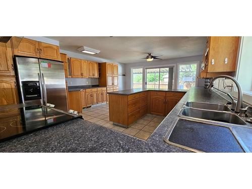 823 307Th Avenue, Kimberley, BC - Indoor Photo Showing Kitchen With Double Sink