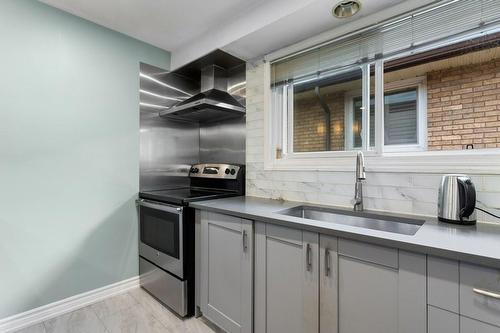 61 Napoli Drive, Hamilton, ON - Indoor Photo Showing Kitchen